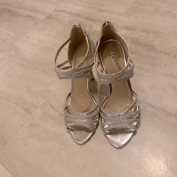 Silver Stilettos size 8.5 - Picture 3 of 7